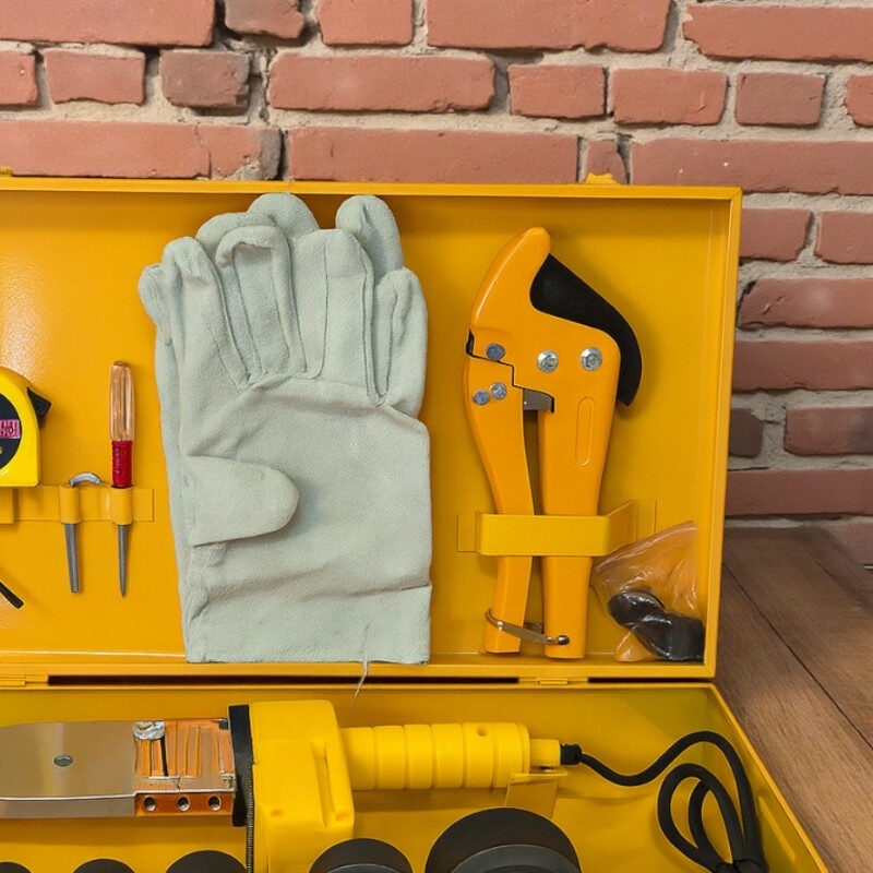 Паяльник для пластикових труб у металевому кейсі з насадками 2300W